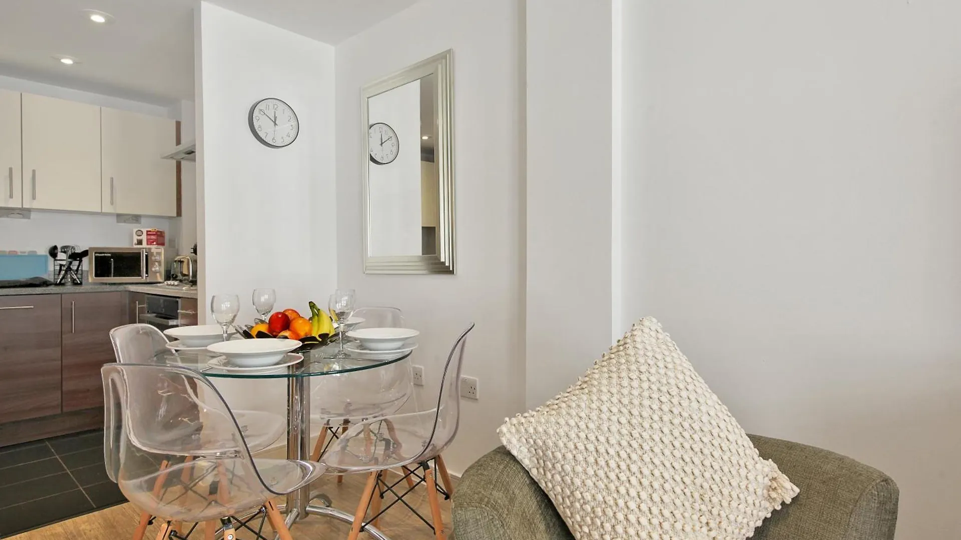2 Bed Executive Apartment Next To Liverpool Street Free Wifi By City Stay Aparts London